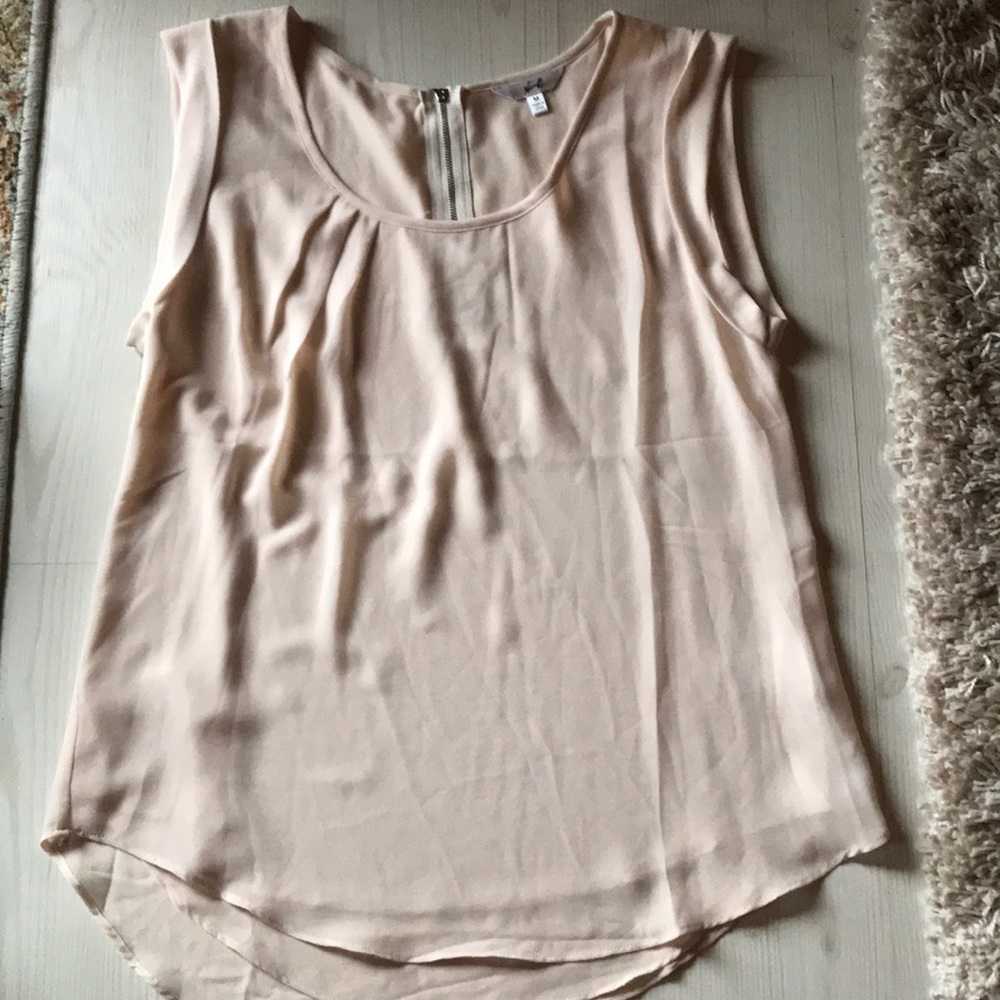 Norah brand sleeveless top. Peach color.